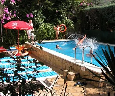 Pension Marbella Roses Konukevi