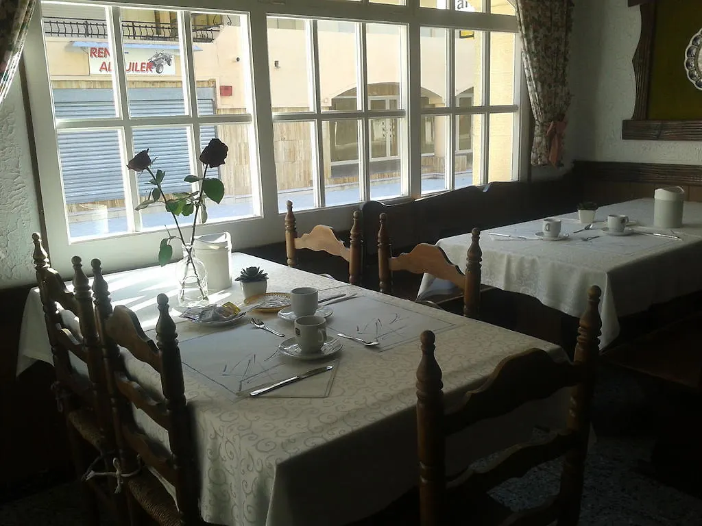 Pension Marbella Roses Konukevi