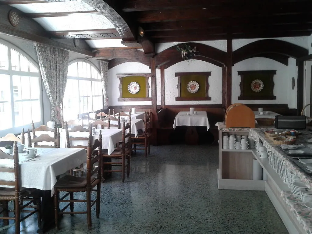 Konukevi Pension Marbella Roses